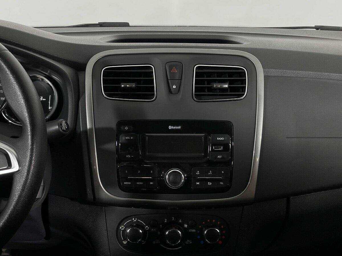 Купить Renault Logan с пробегом. Фото: #11