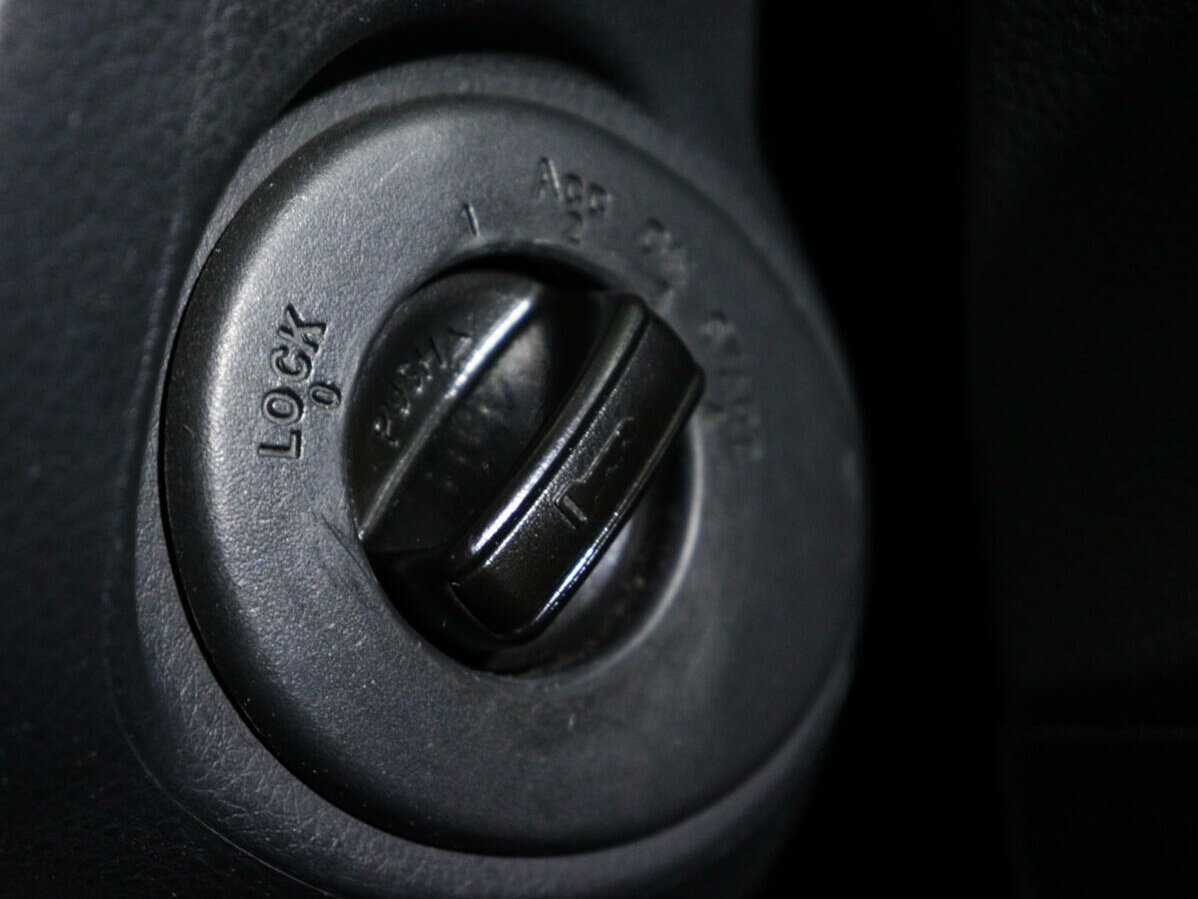 Купить Nissan Tiida с пробегом. Фото: #13