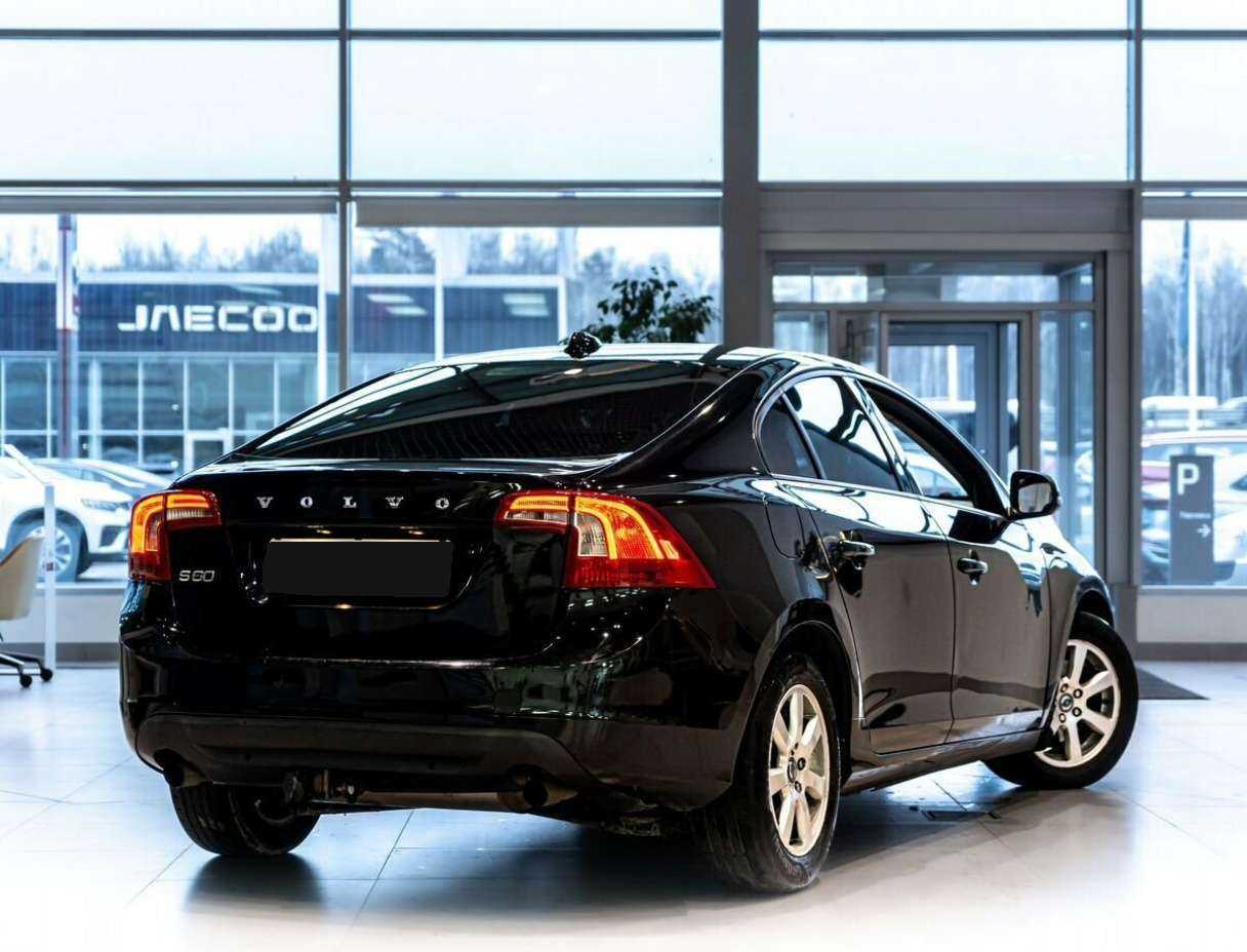 Купить Volvo S60 с пробегом. Фото: #2