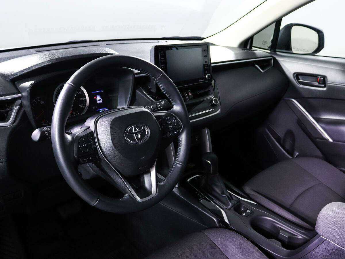 Купить Toyota Corolla Cross с пробегом. Фото: #11