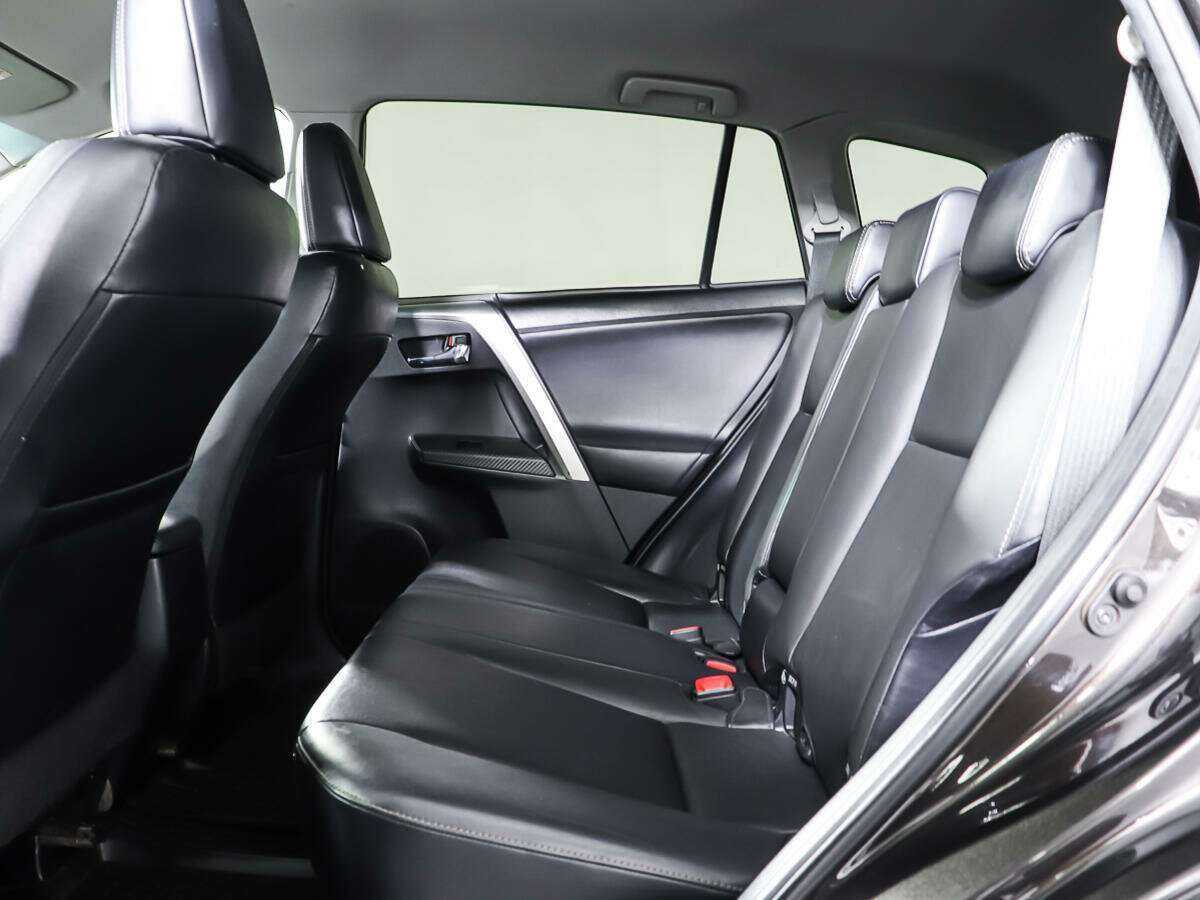 Купить Toyota RAV4 с пробегом. Фото: #10