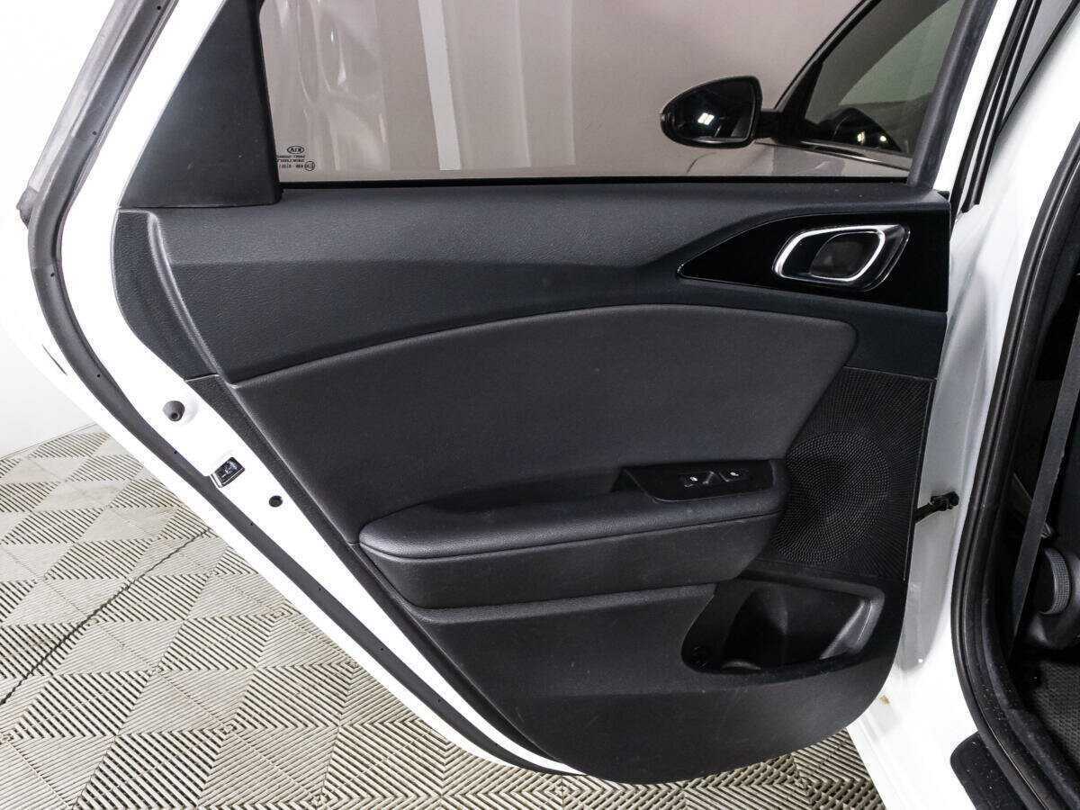 Купить Kia Ceed с пробегом. Фото: #24