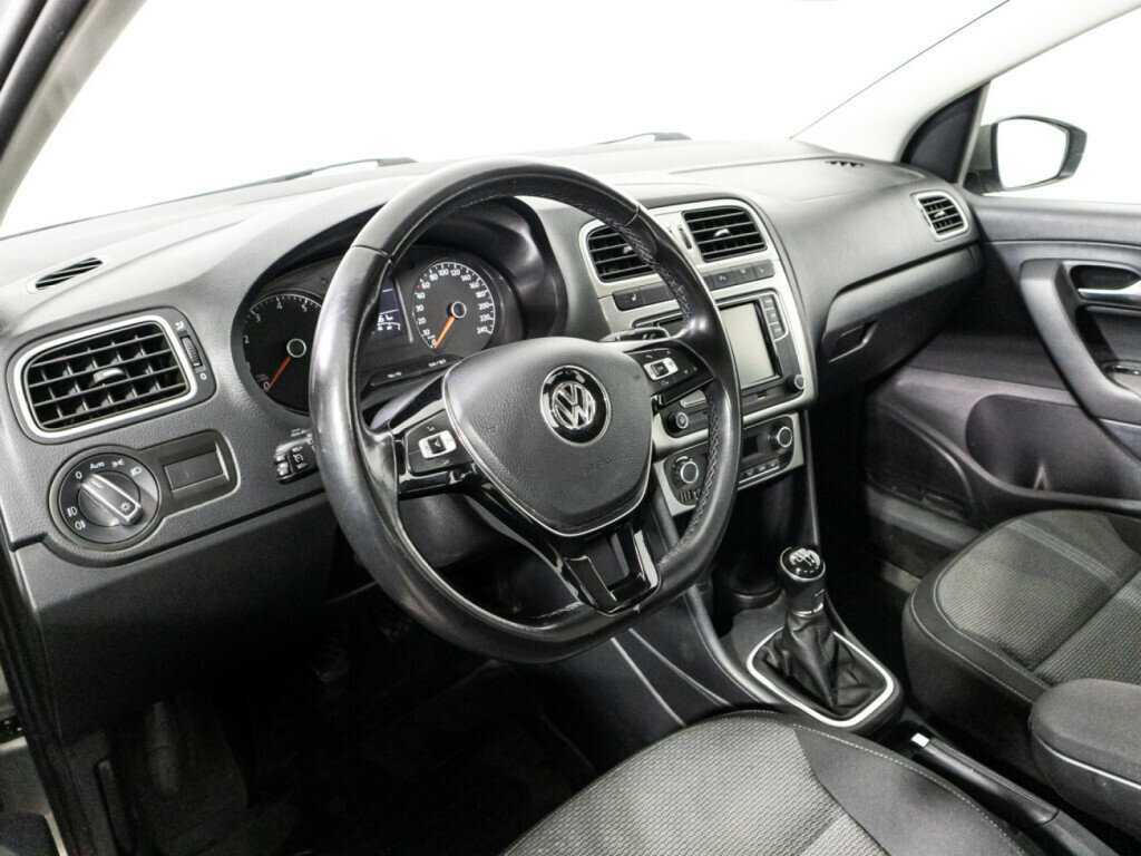 Купить Volkswagen Polo с пробегом. Фото: #10