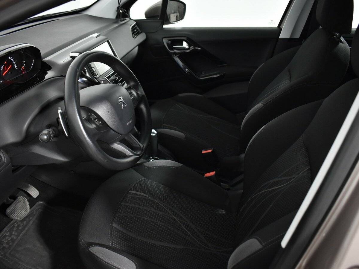 Купить Peugeot 208 с пробегом. Фото: #8