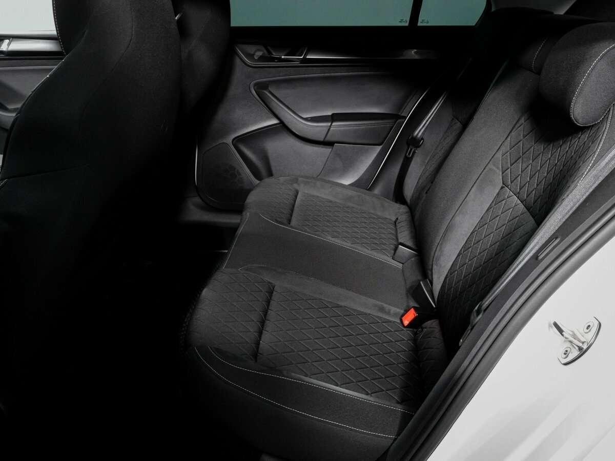 Купить Skoda Rapid с пробегом. Фото: #9