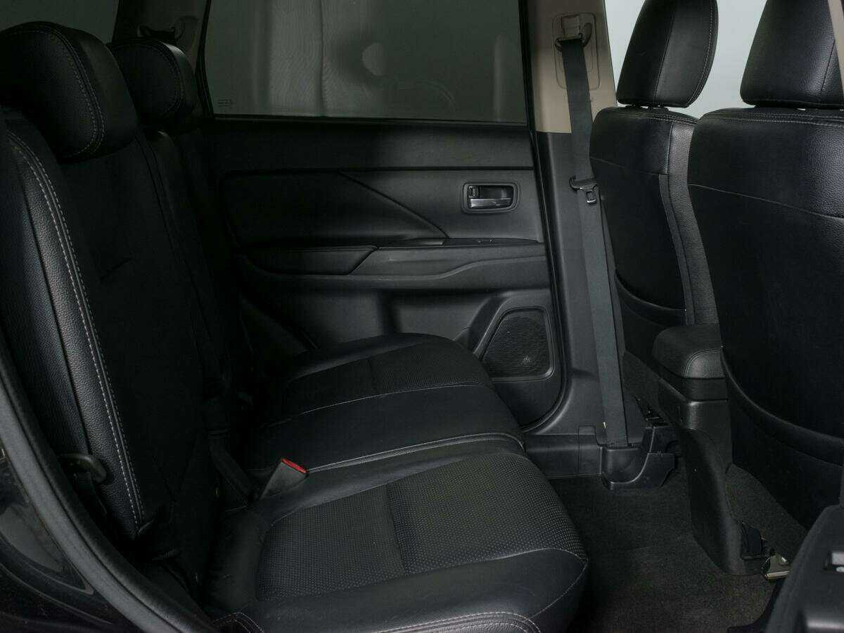 Купить Mitsubishi Outlander с пробегом. Фото: #8