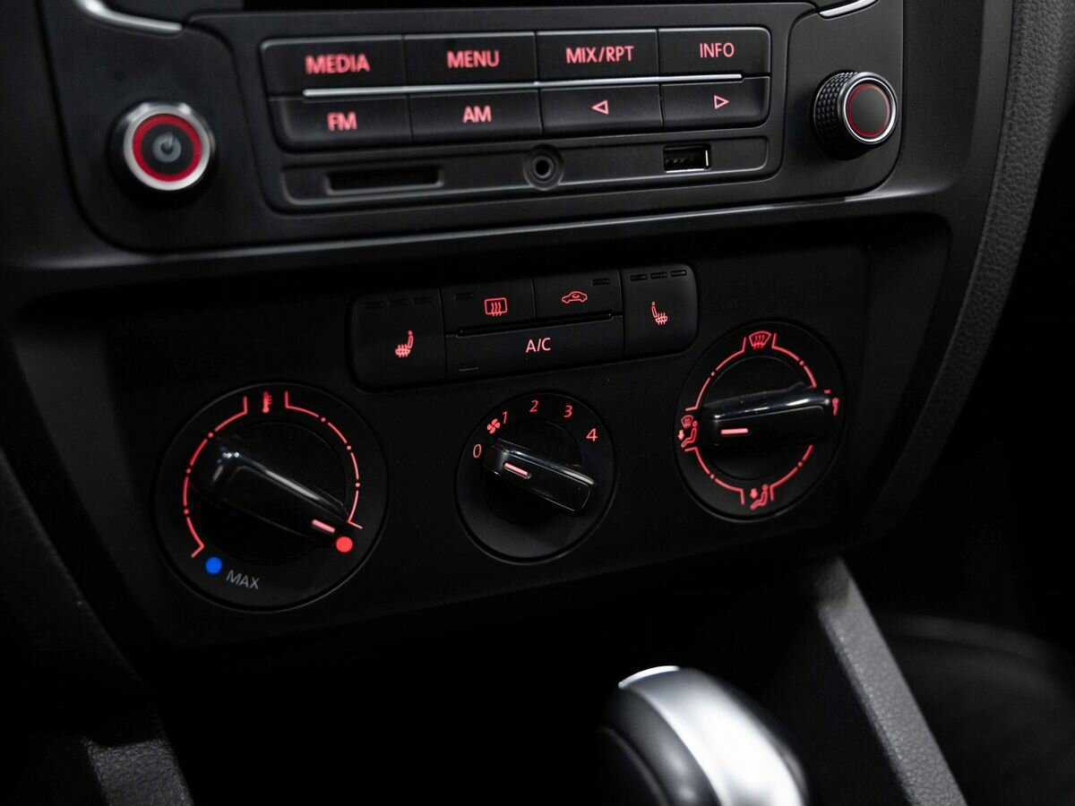 Купить Volkswagen Jetta с пробегом. Фото: #16