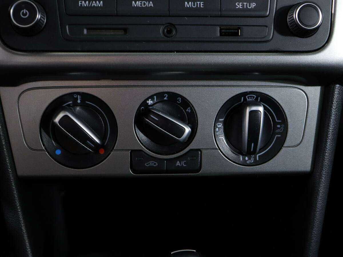Купить Volkswagen Polo с пробегом. Фото: #16