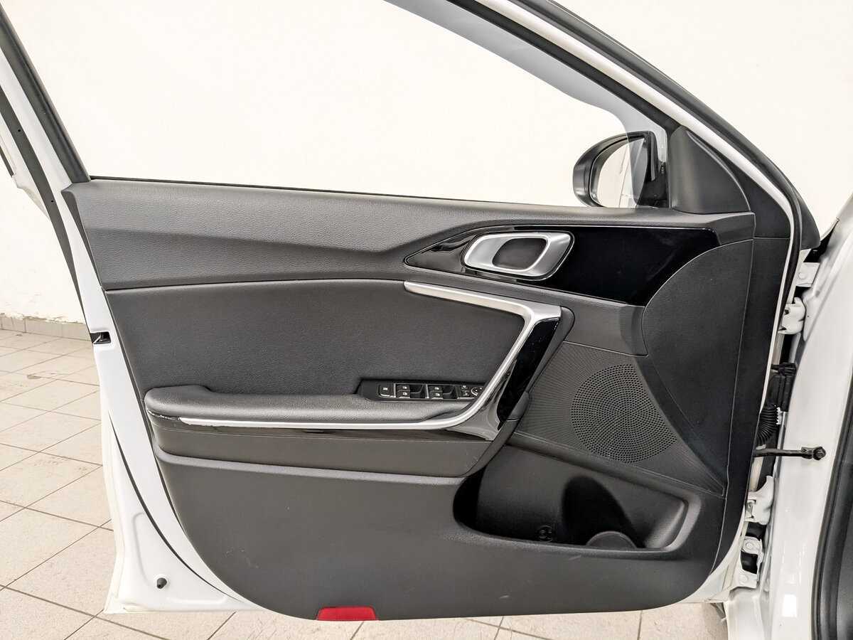 Купить Kia Ceed с пробегом. Фото: #17