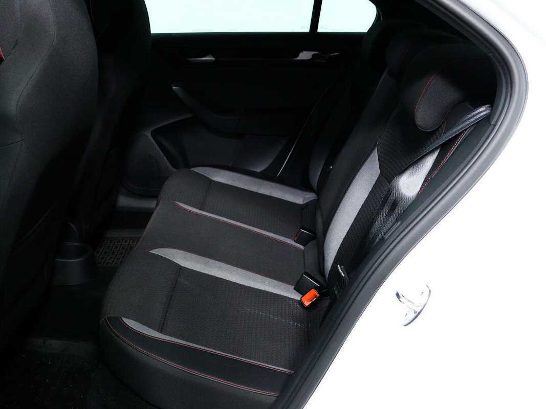 Купить Volkswagen Polo с пробегом. Фото: #11