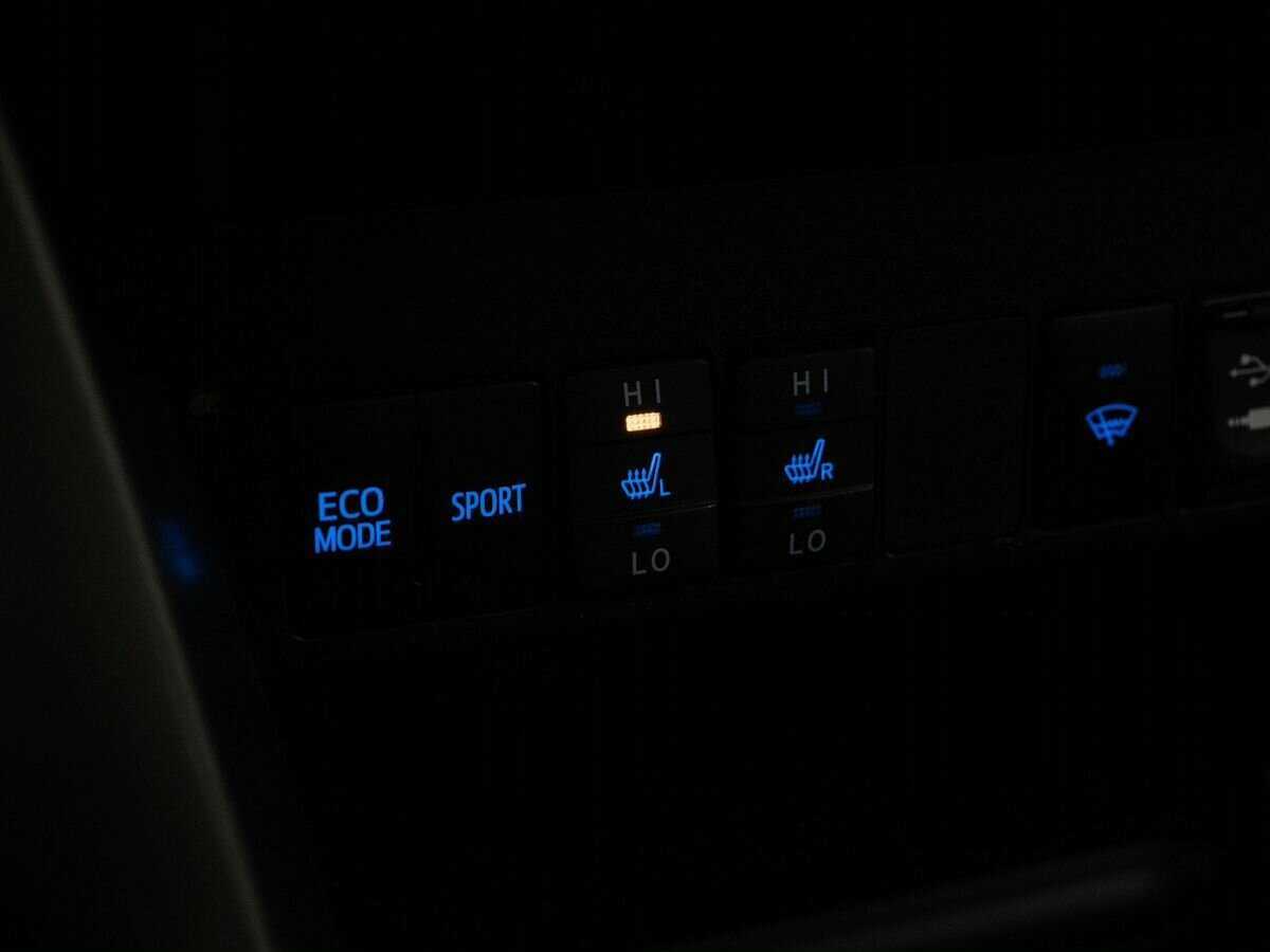 Купить Toyota RAV4 с пробегом. Фото: #17