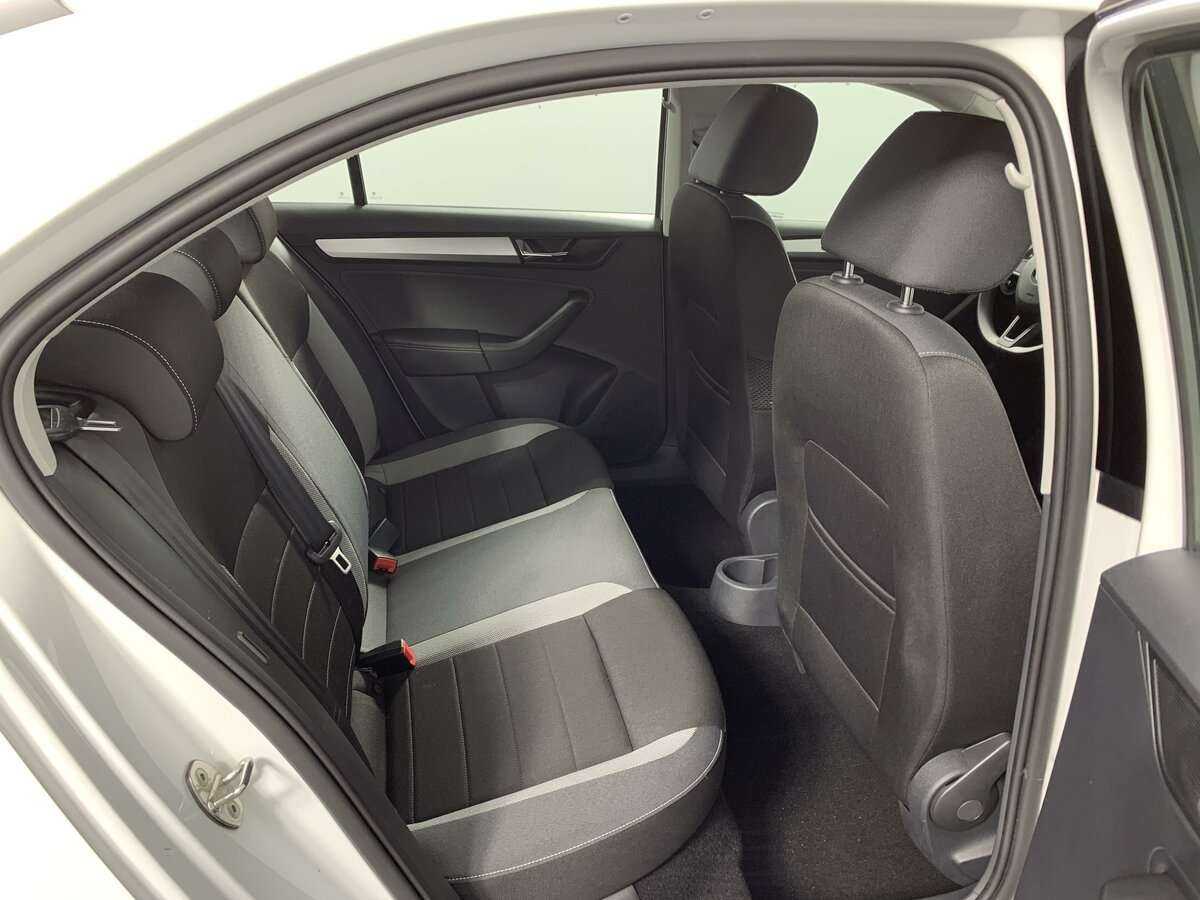 Купить Skoda Rapid с пробегом. Фото: #17