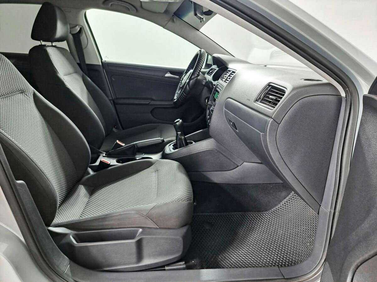 Купить Volkswagen Jetta с пробегом. Фото: #10