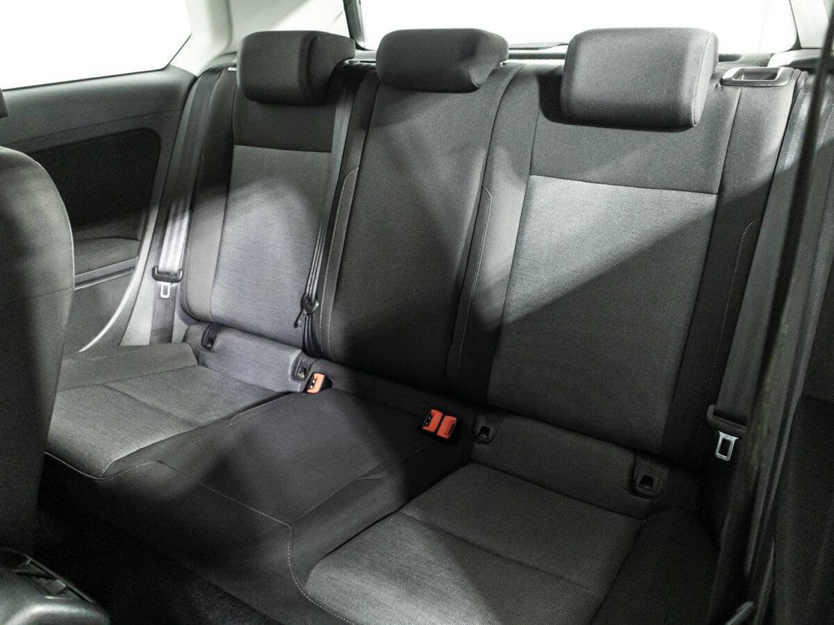 Купить Volkswagen Golf с пробегом. Фото: #9