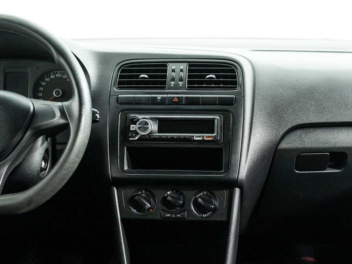 Купить Volkswagen Polo с пробегом. Фото: #9