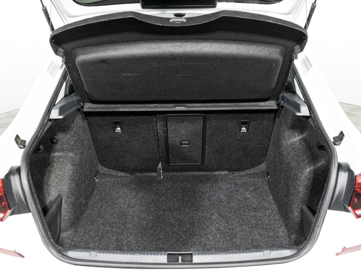 Купить Volkswagen Polo с пробегом. Фото: #13