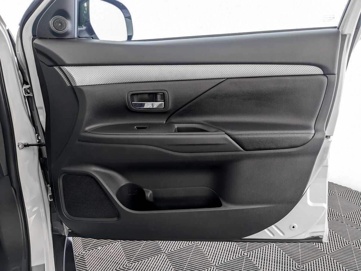 Купить Mitsubishi Outlander с пробегом. Фото: #20