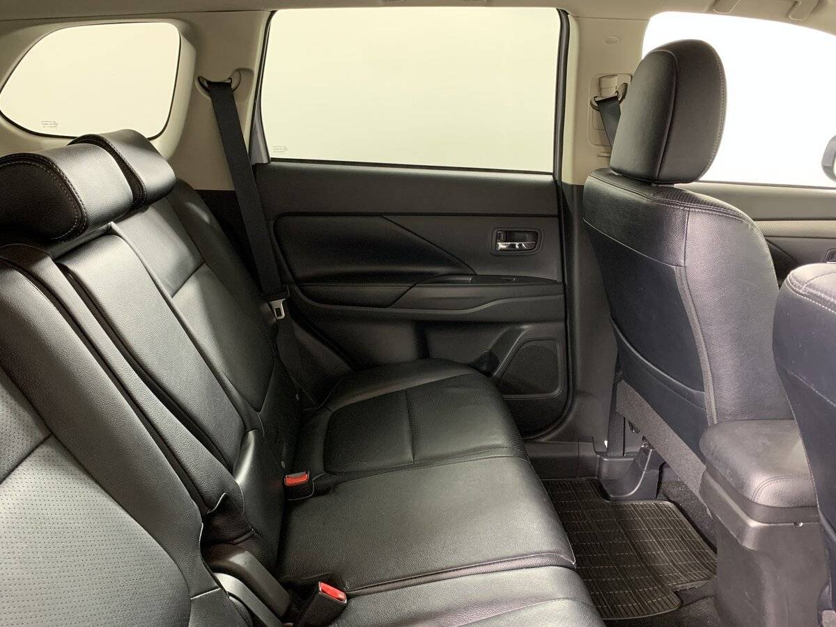 Купить Mitsubishi Outlander с пробегом. Фото: #16