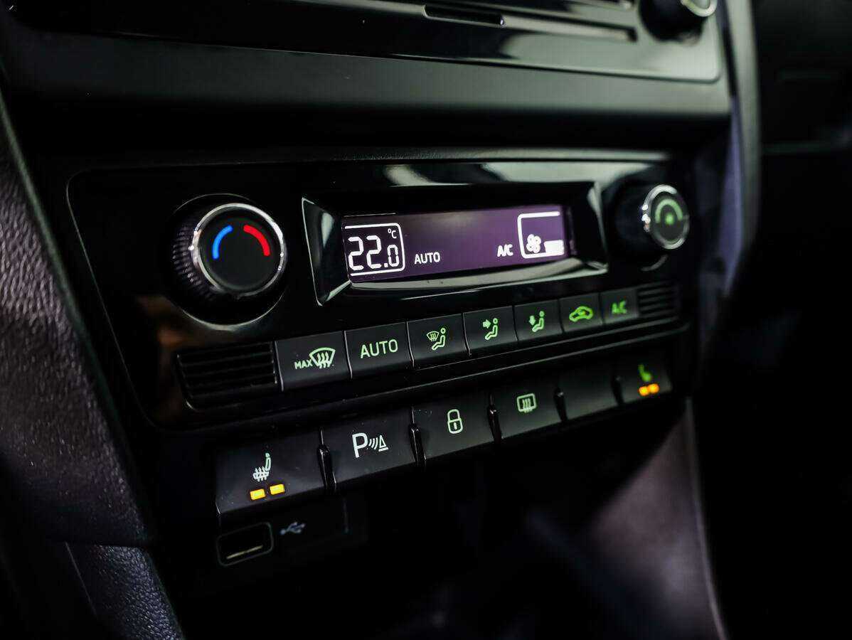 Купить Skoda Rapid с пробегом. Фото: #13