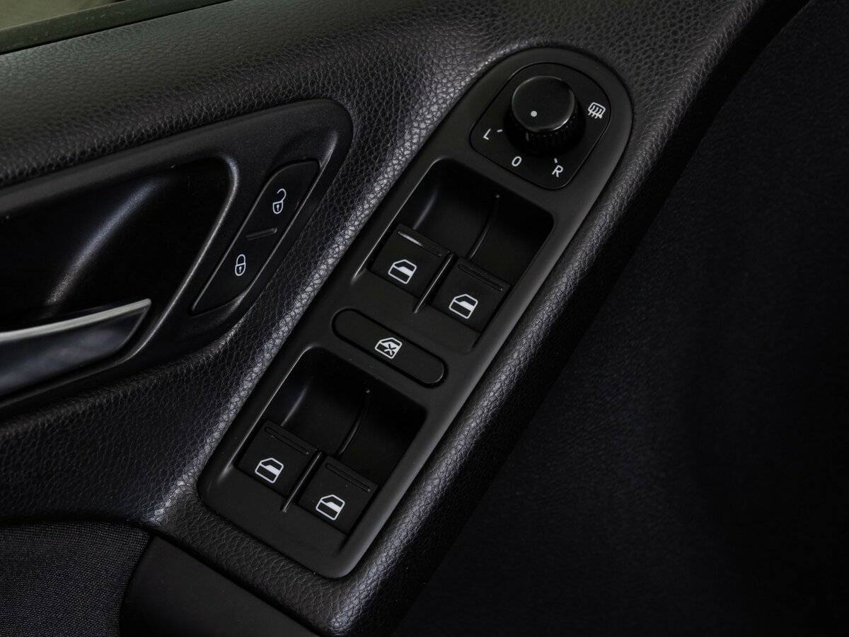 Купить Volkswagen Golf с пробегом. Фото: #13