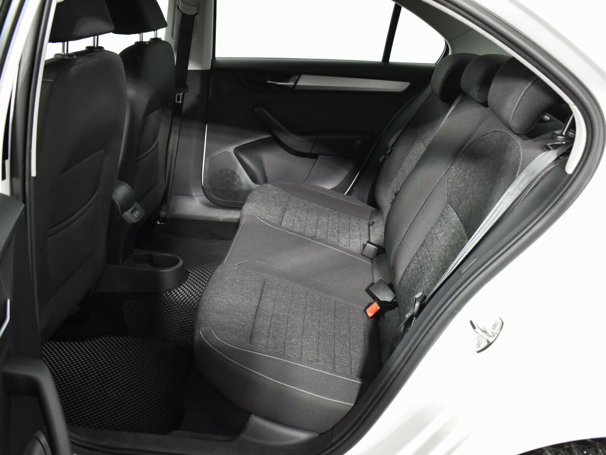 Купить Skoda Rapid с пробегом. Фото: #10