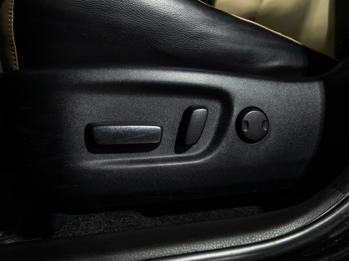 Купить Toyota RAV4 с пробегом. Фото: #11