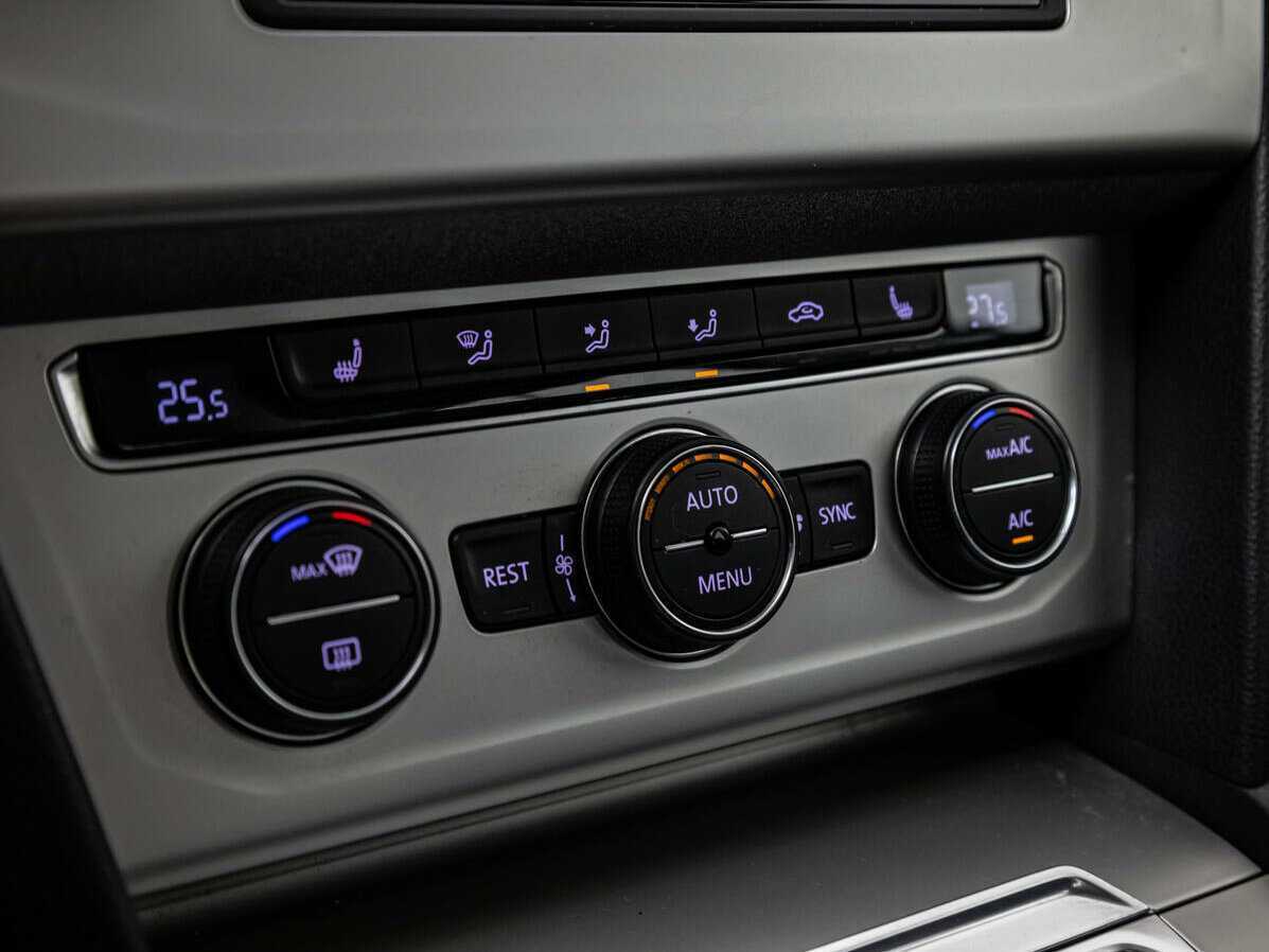 Купить Volkswagen Passat с пробегом. Фото: #12