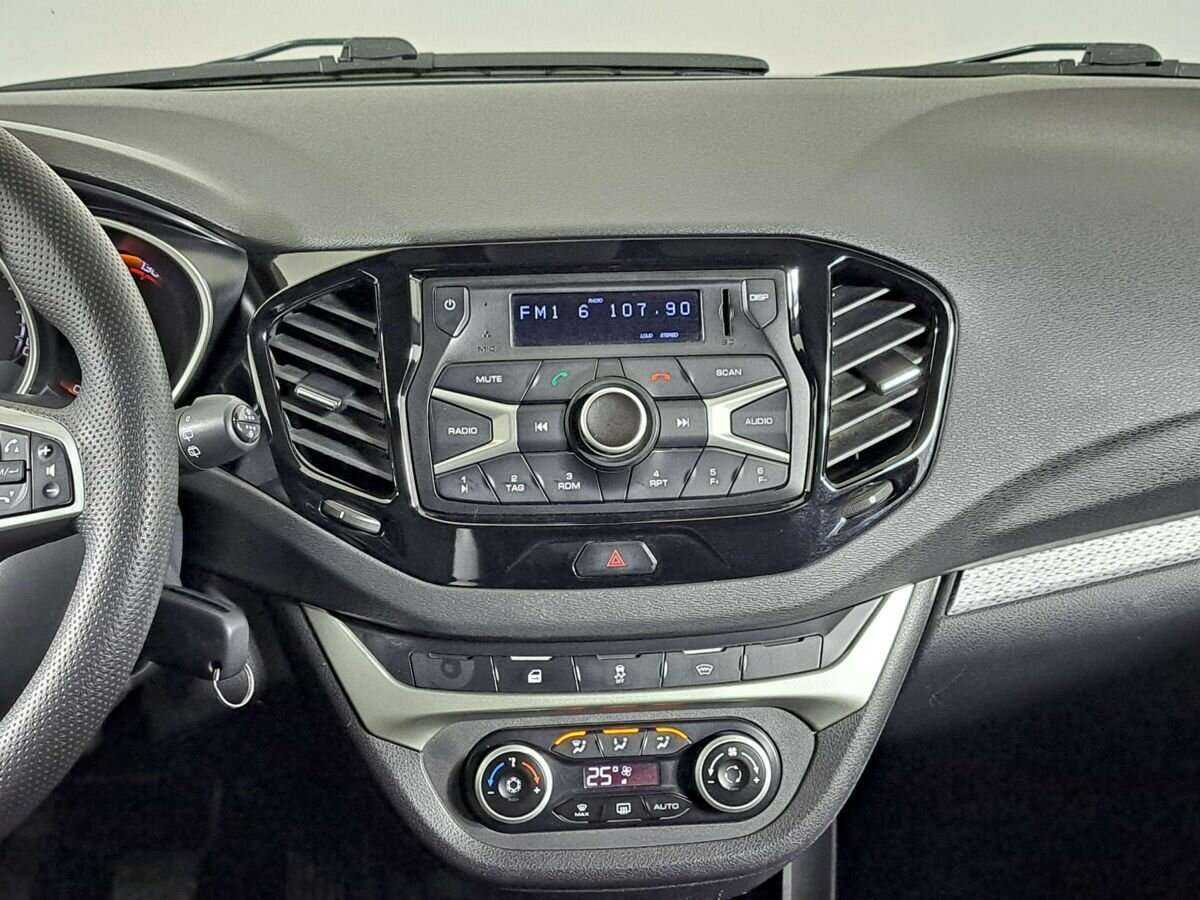 Купить Lada (ВАЗ) Vesta с пробегом. Фото: #12