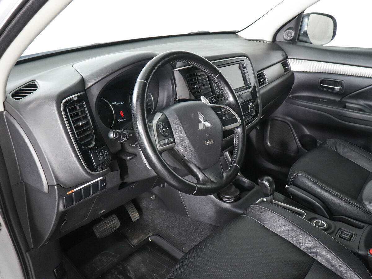 Купить Mitsubishi Outlander с пробегом. Фото: #8