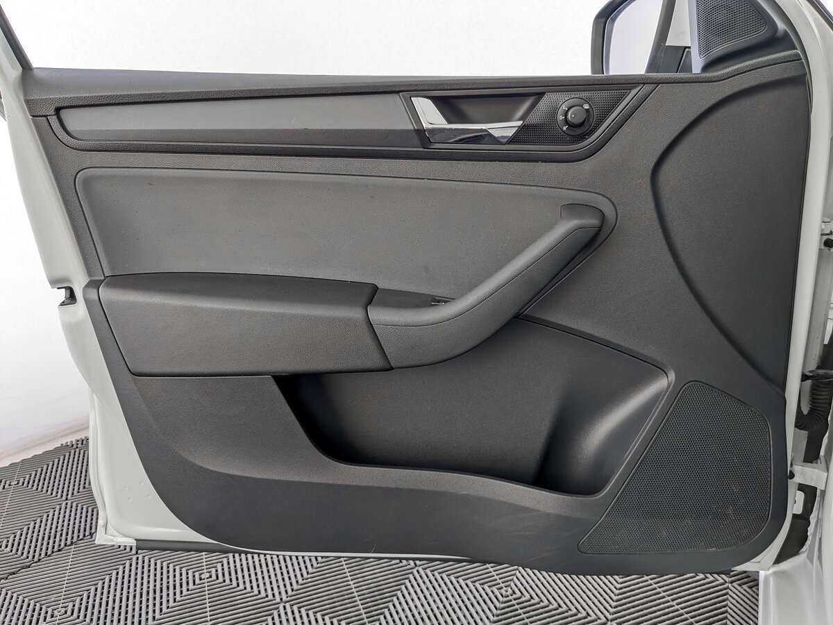 Купить Skoda Rapid с пробегом. Фото: #18