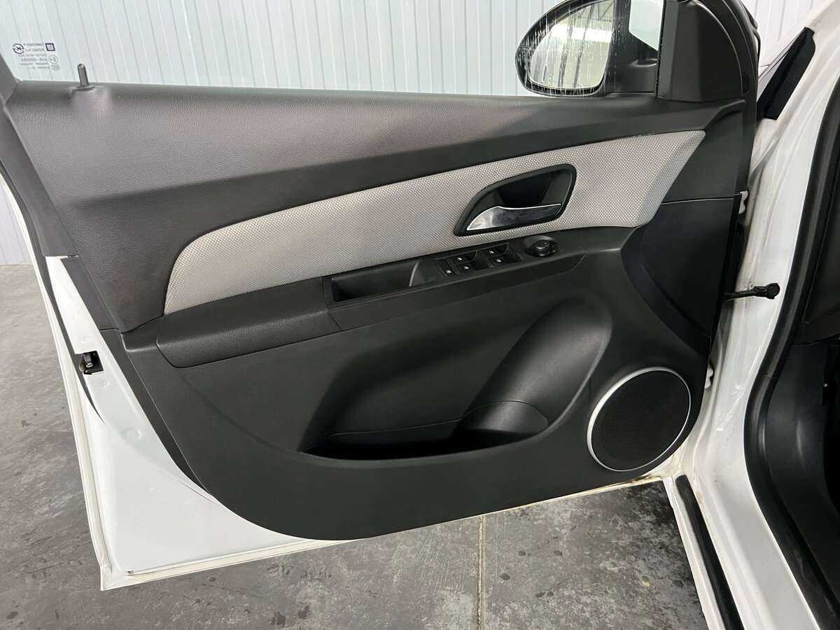 Купить Chevrolet Cruze с пробегом. Фото: #8