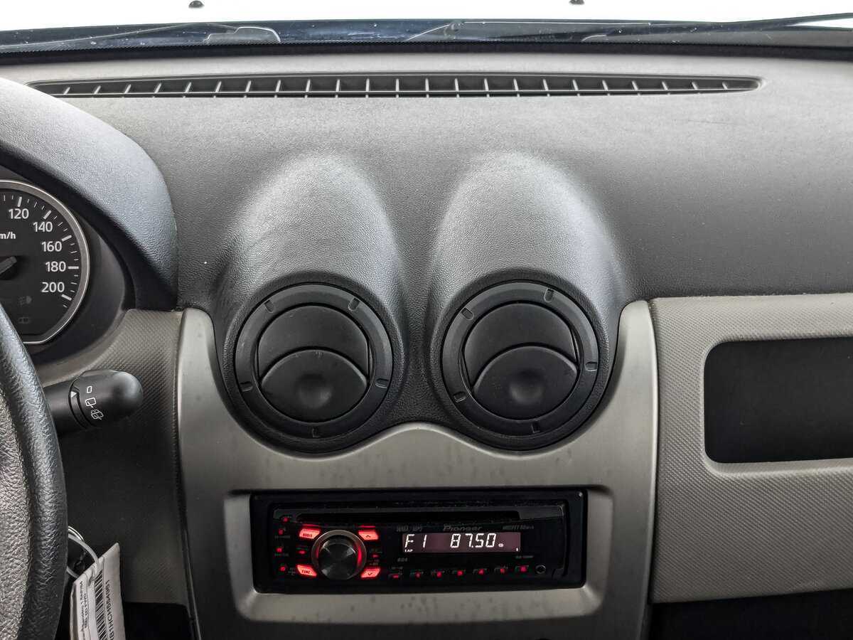 Купить Renault Sandero с пробегом. Фото: #12