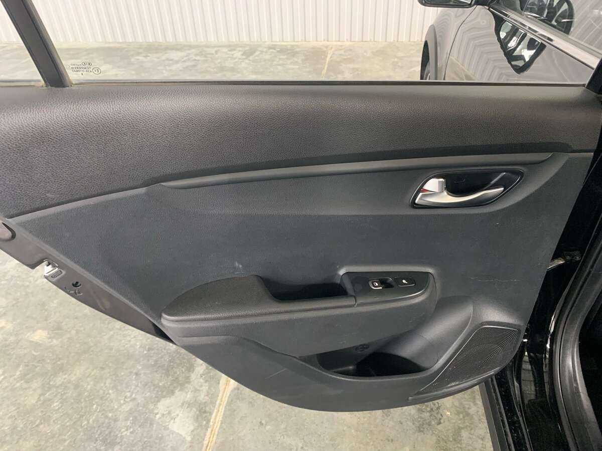 Купить Kia Rio с пробегом. Фото: #17