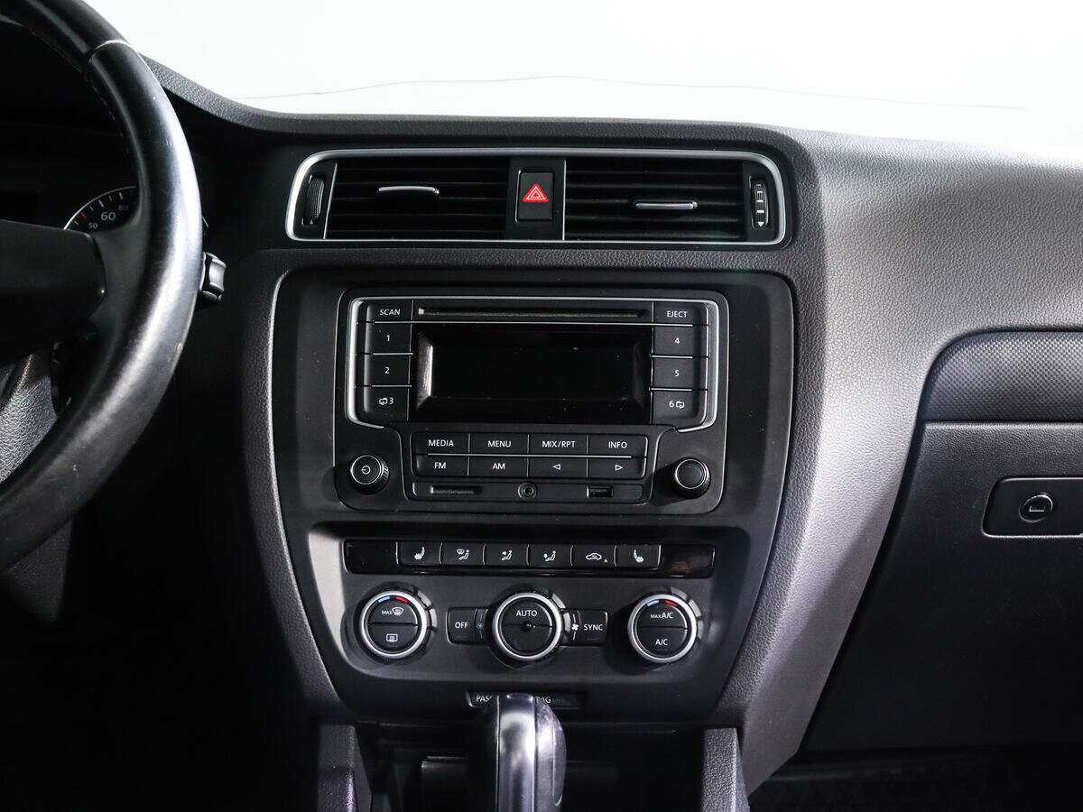 Купить Volkswagen Jetta с пробегом. Фото: #12