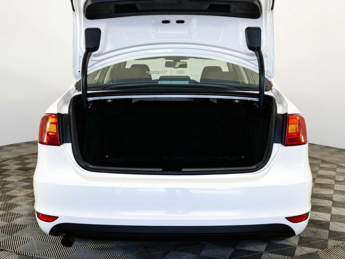 Купить Volkswagen Jetta с пробегом. Фото: #14