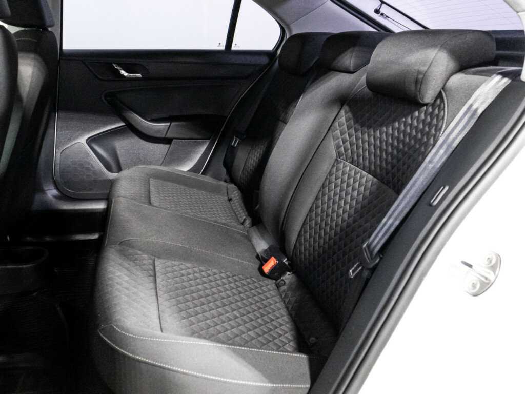 Купить Skoda Rapid с пробегом. Фото: #9