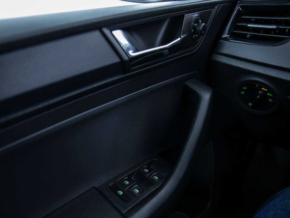 Купить Skoda Rapid с пробегом. Фото: #9