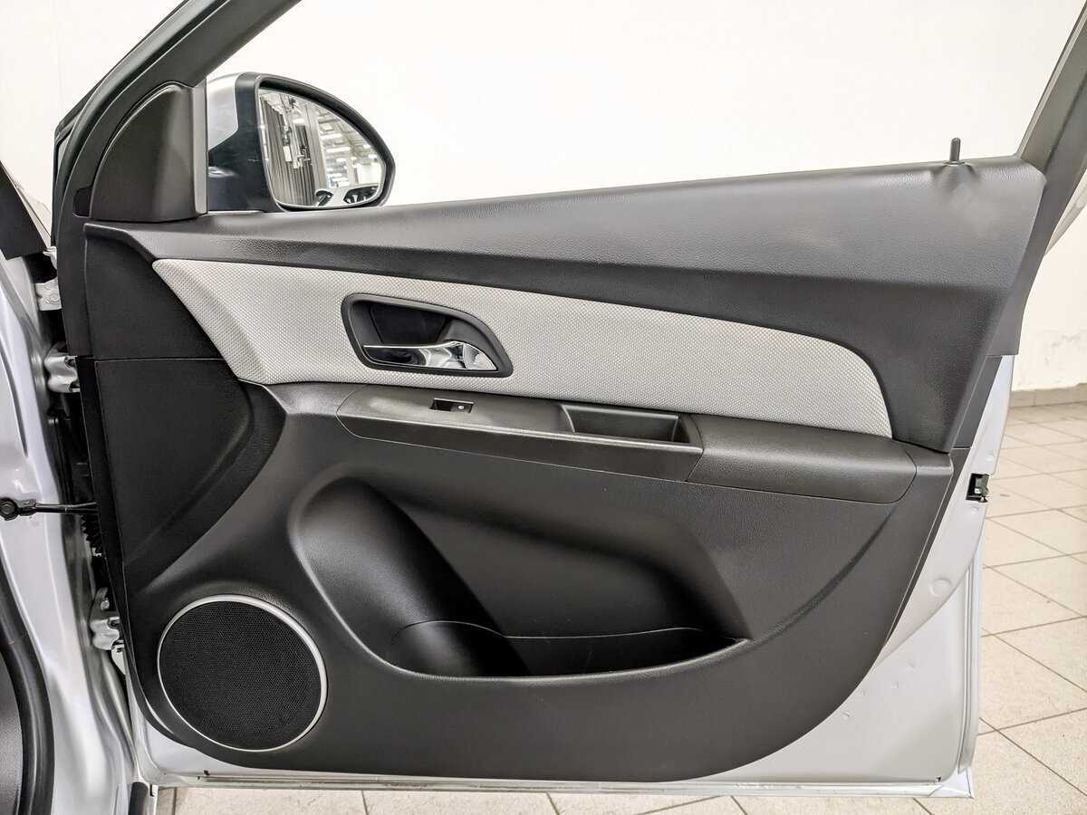 Купить Chevrolet Cruze с пробегом. Фото: #21