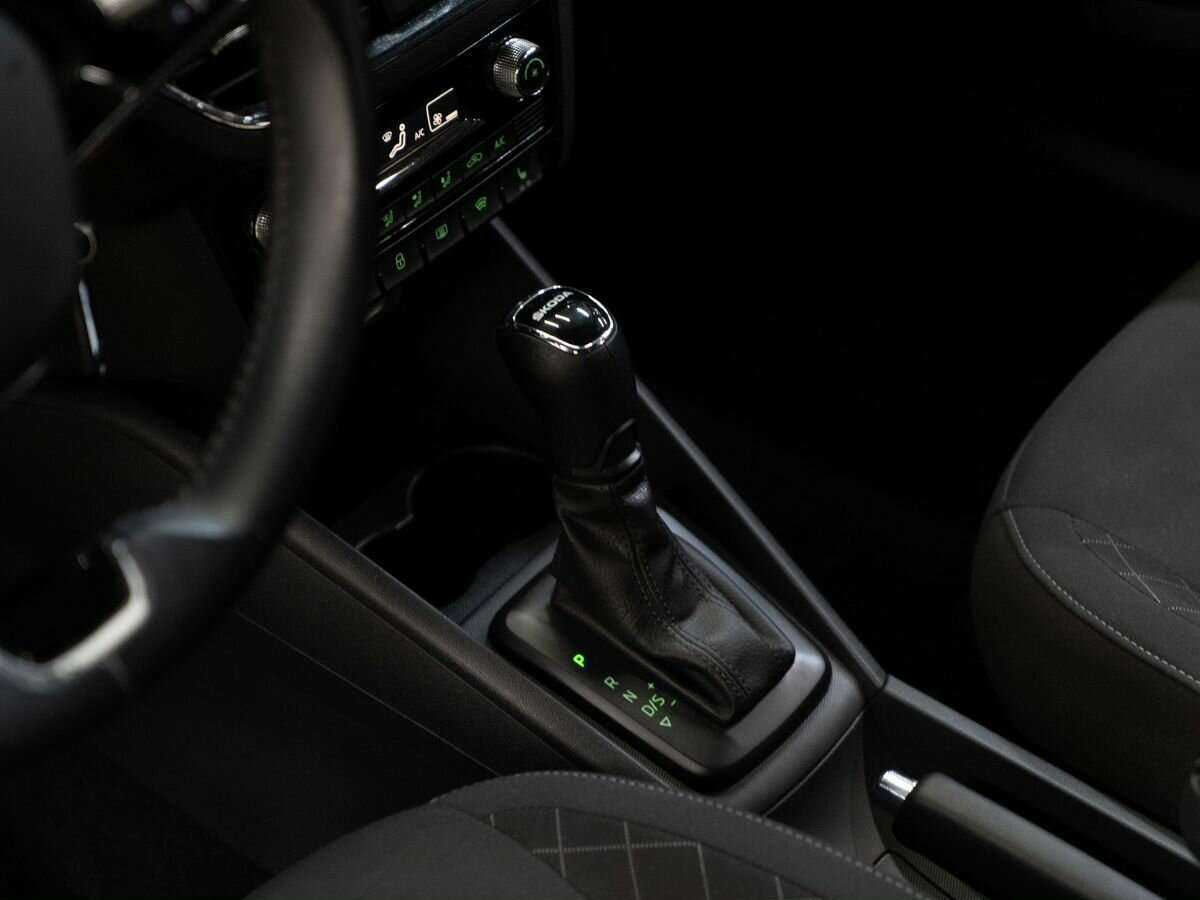 Купить Skoda Rapid с пробегом. Фото: #10