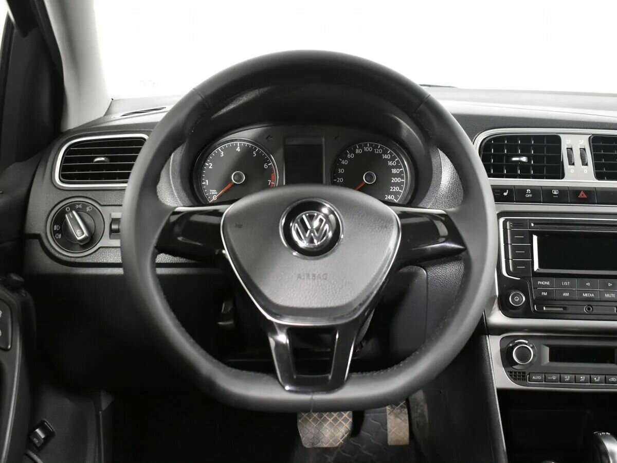 Купить Volkswagen Polo с пробегом. Фото: #10