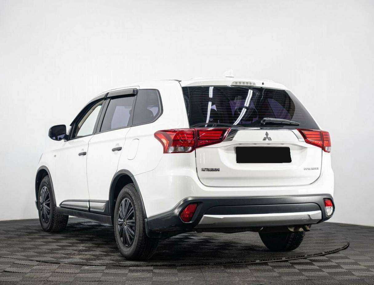 Купить Mitsubishi Outlander с пробегом. Фото: #3