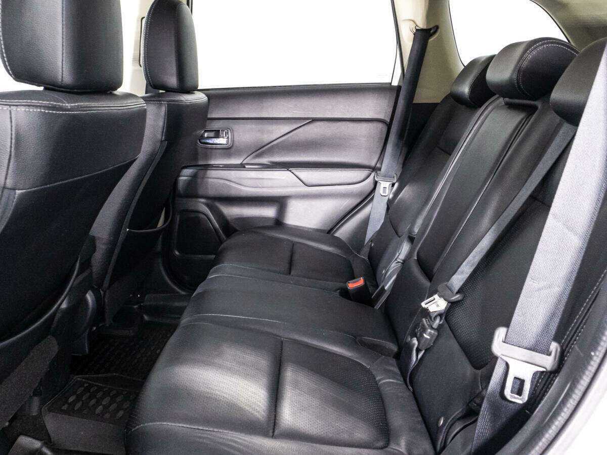 Купить Mitsubishi Outlander с пробегом. Фото: #9