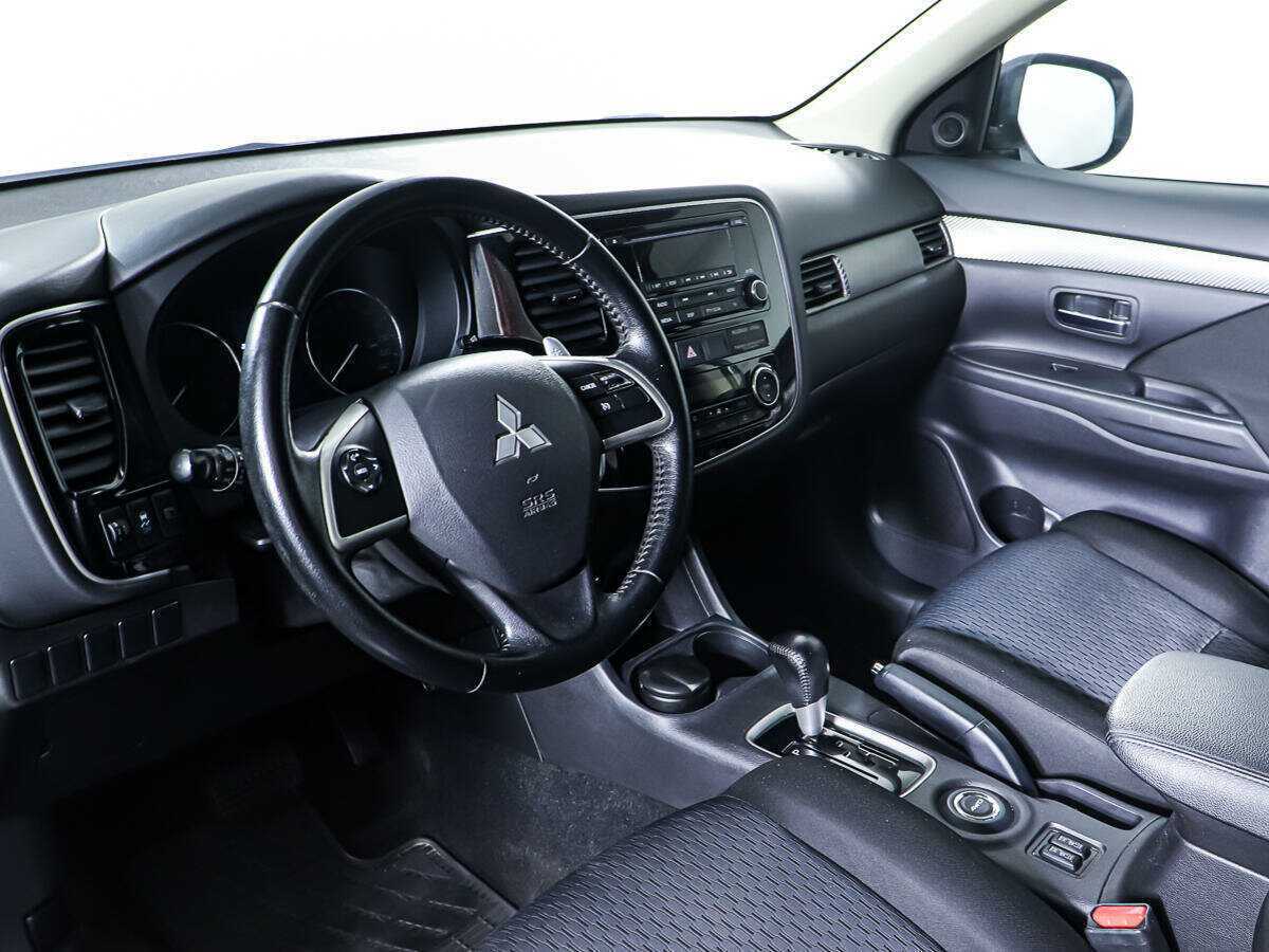 Купить Mitsubishi Outlander с пробегом. Фото: #11