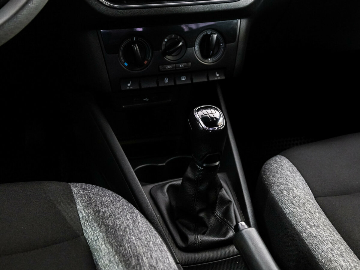 Купить Skoda Rapid с пробегом. Фото: #9