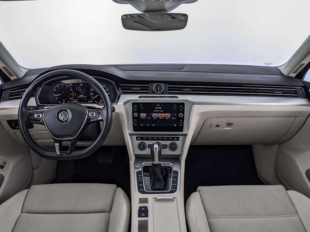 Купить Volkswagen Passat с пробегом. Фото: #9