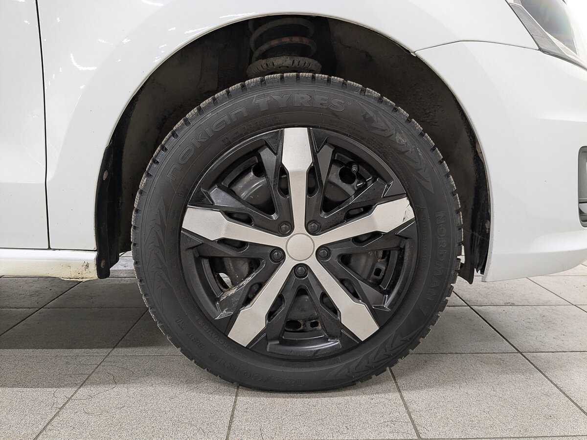 Купить Volkswagen Polo с пробегом. Фото: #11