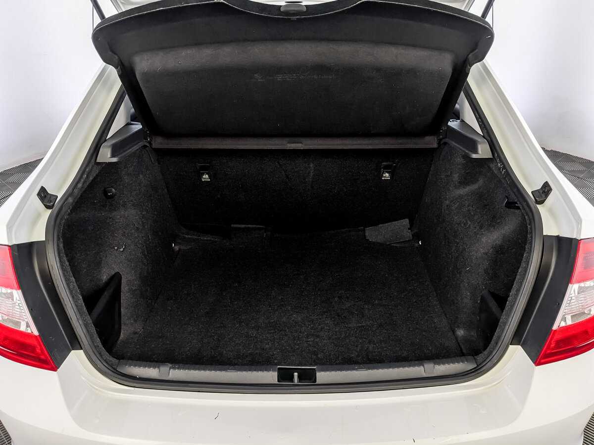 Купить Skoda Rapid с пробегом. Фото: #9