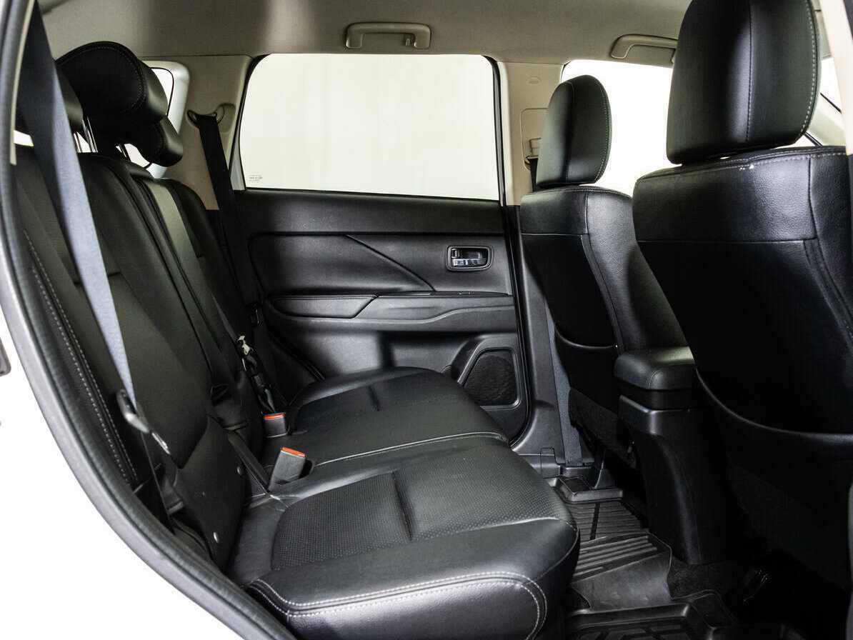 Купить Mitsubishi Outlander с пробегом. Фото: #13