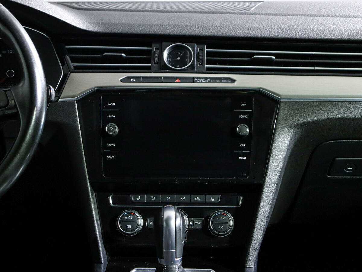 Купить Volkswagen Passat с пробегом. Фото: #10