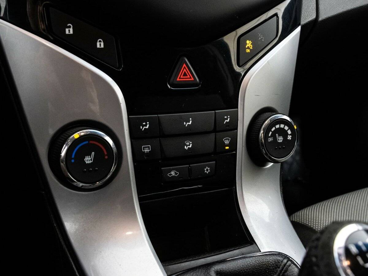 Купить Chevrolet Cruze с пробегом. Фото: #10